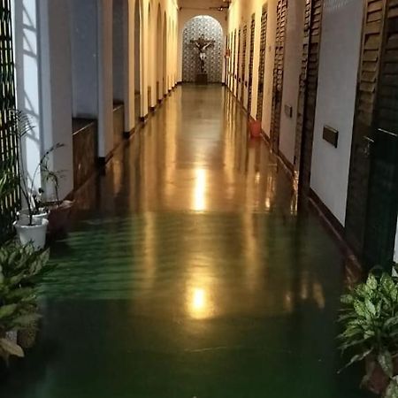 Ywca Gallway Guest House Calcutta Buitenkant foto