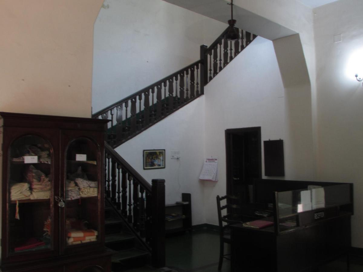 Ywca Gallway Guest House Calcutta Buitenkant foto
