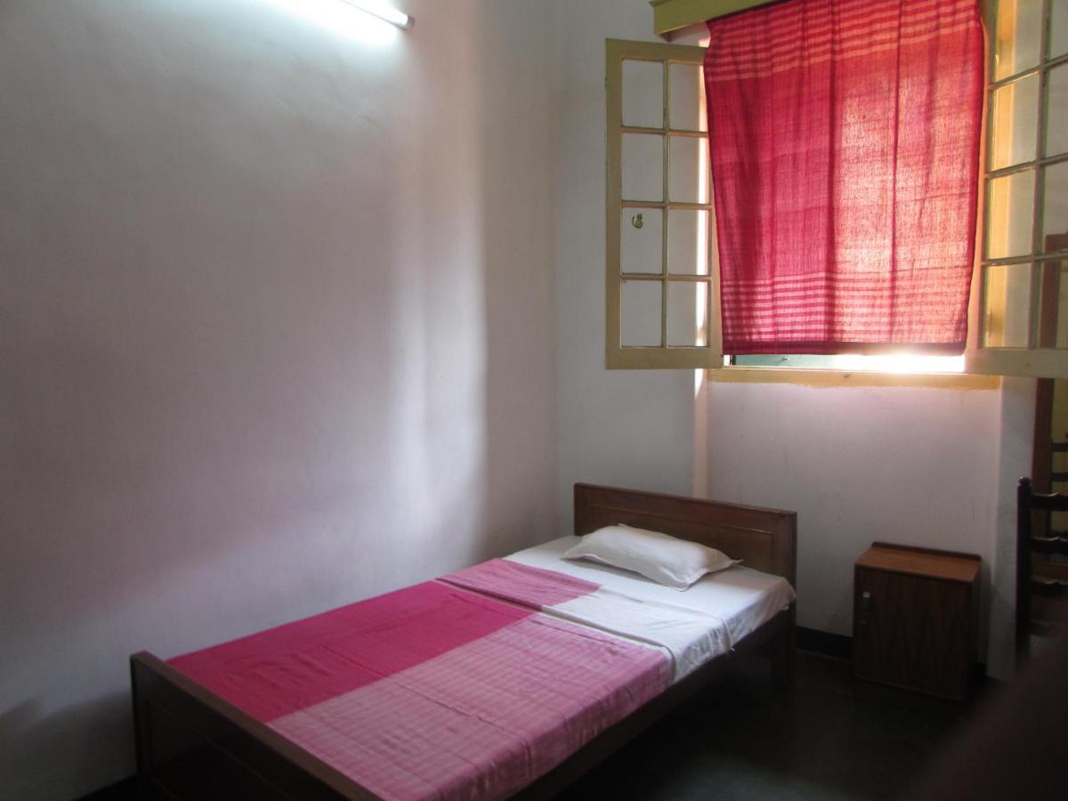 Ywca Gallway Guest House Calcutta Buitenkant foto